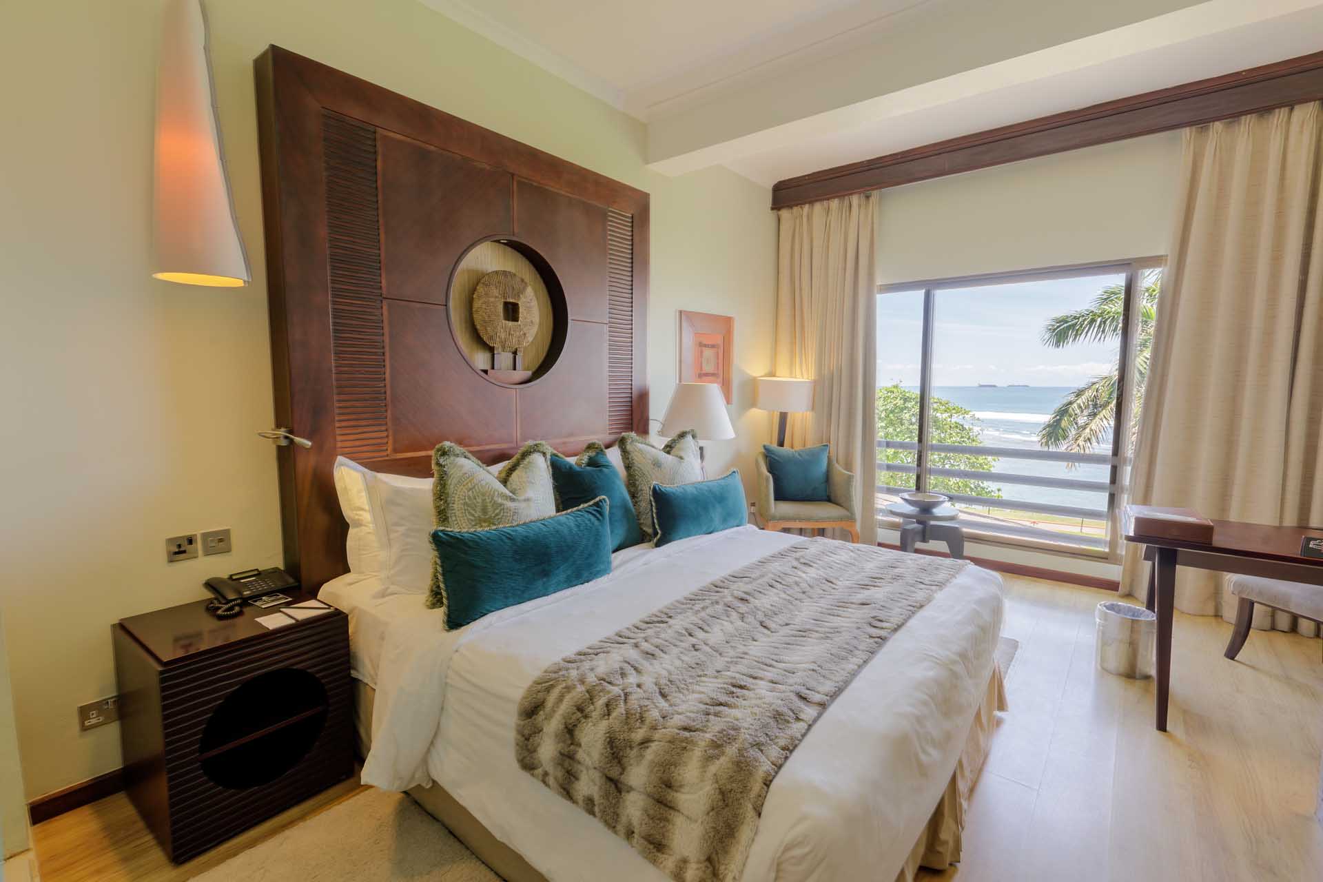 room_title