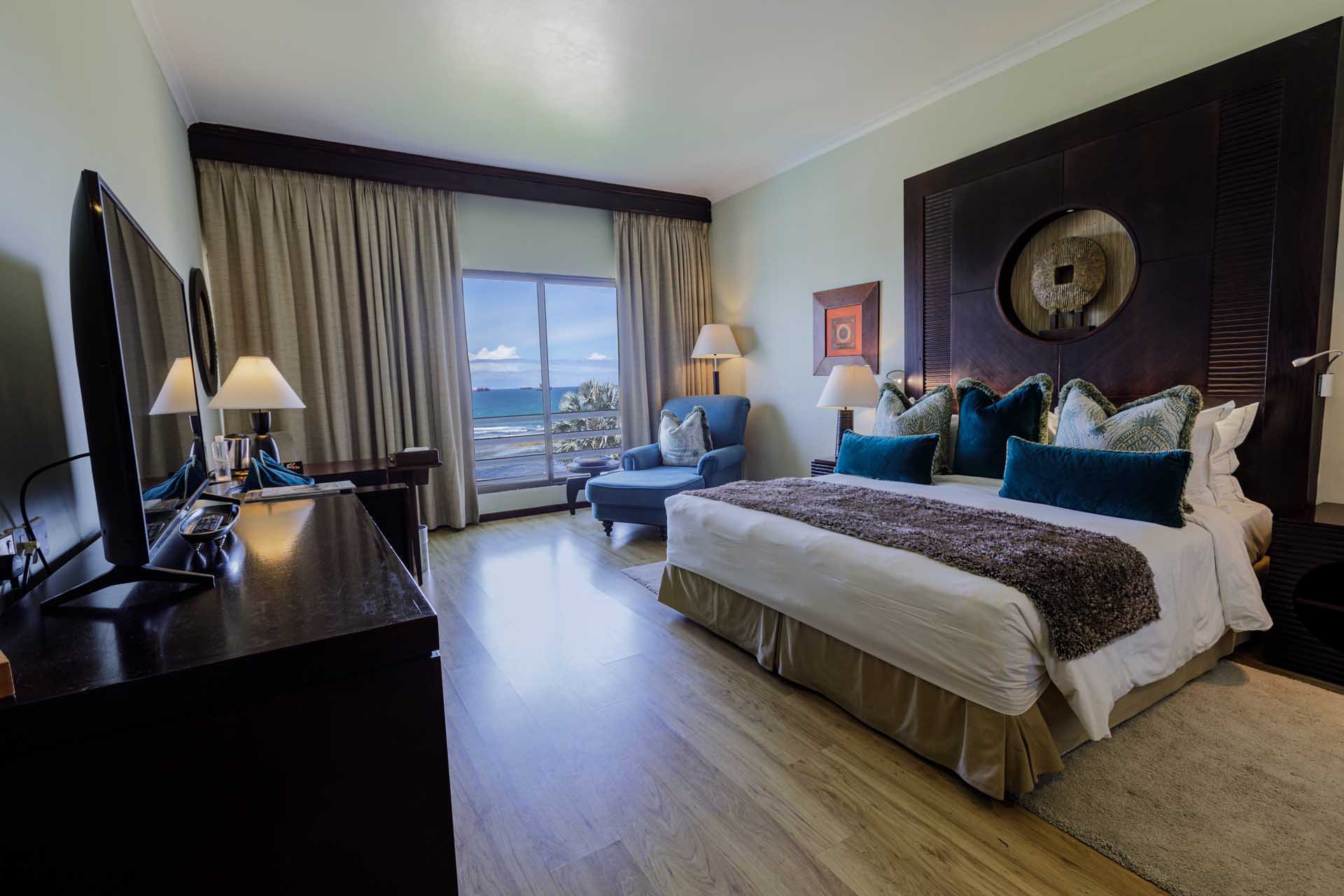 room_title