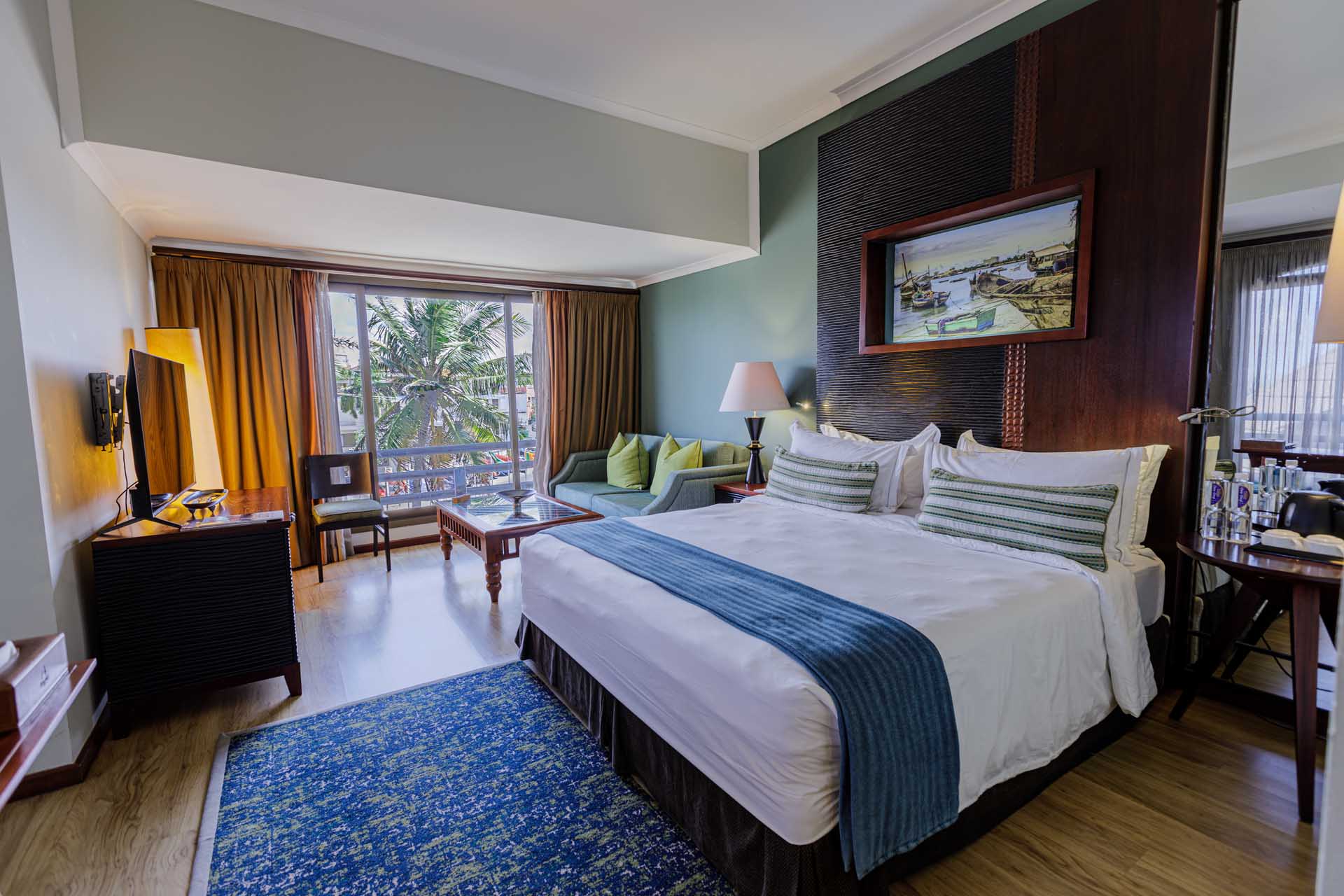 room_title
